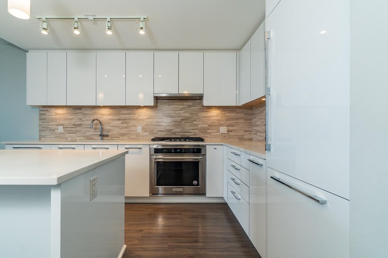 9551 Alexandra Road - Photo 3 of 31