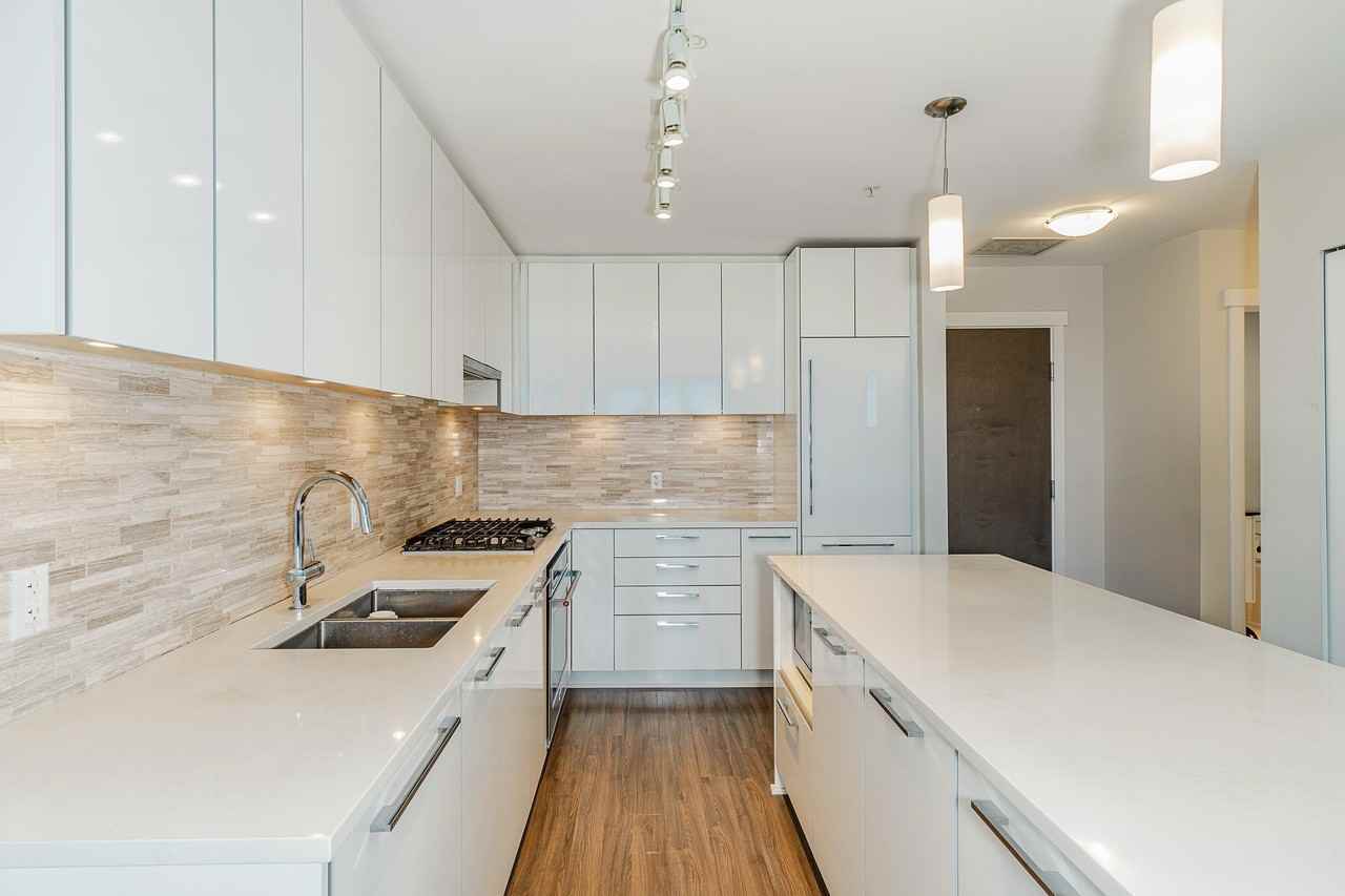 9551 Alexandra Road - Photo 4 of 31