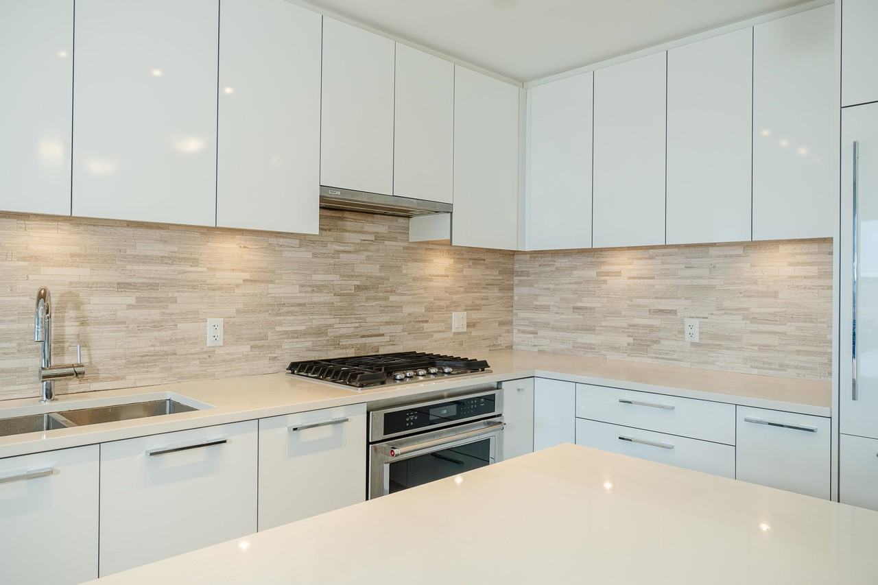 9551 Alexandra Road - Photo 5 of 31