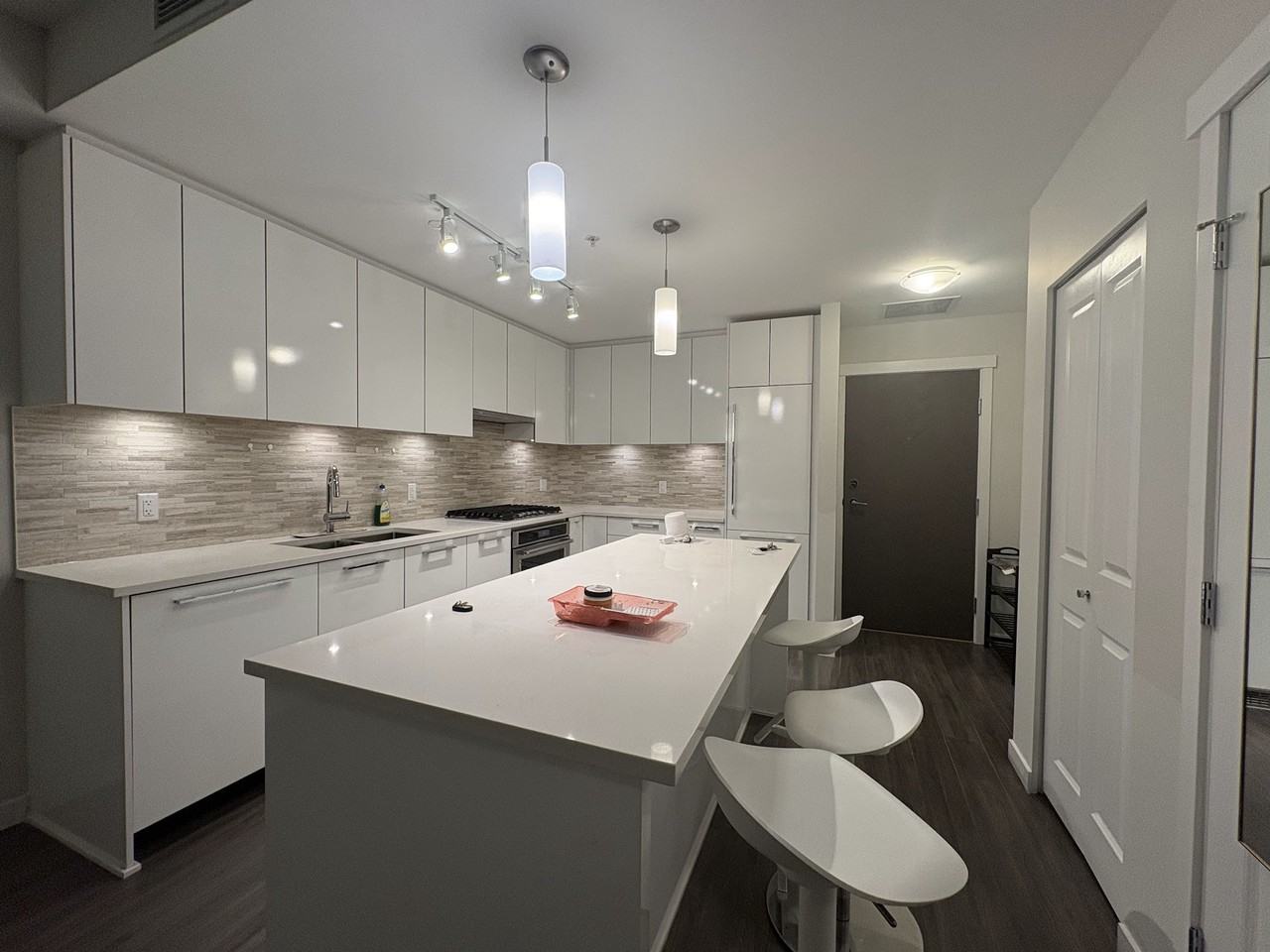 9551 Alexandra Road - Photo 7 of 31