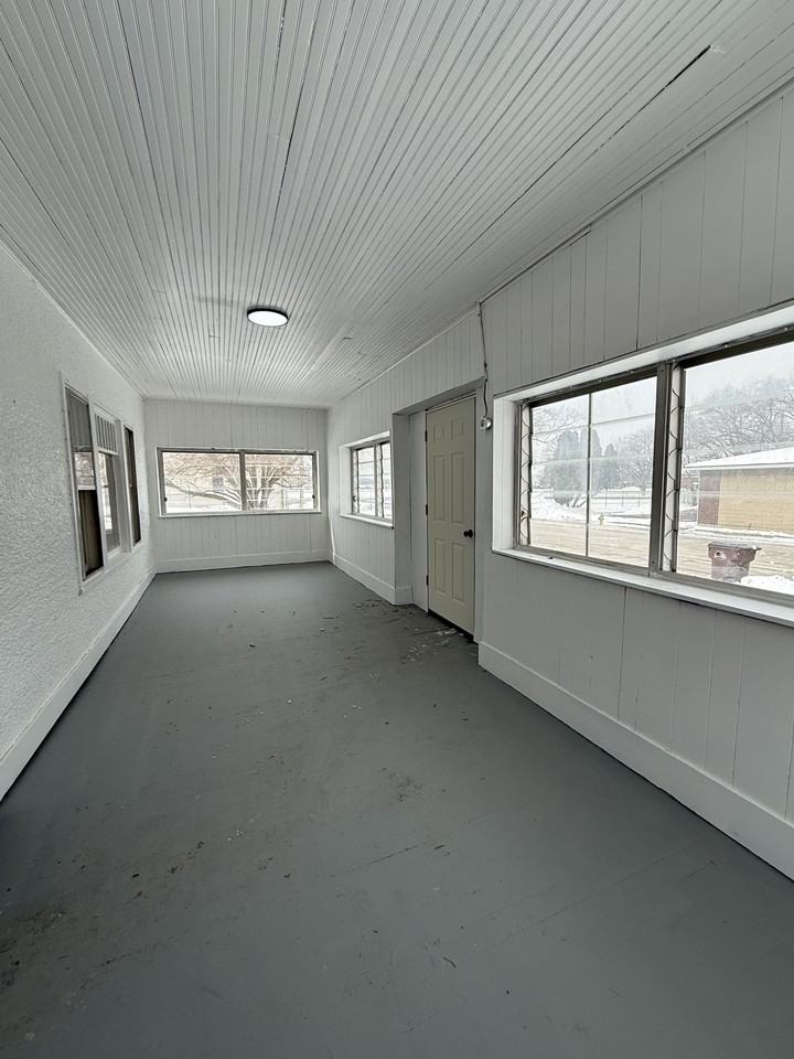 714 W Xenia Dr Lowr - Photo 3 of 13