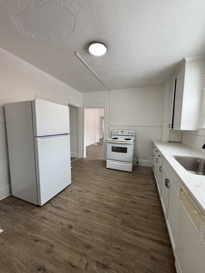 714 W Xenia Dr Lowr - Photo 7 of 13