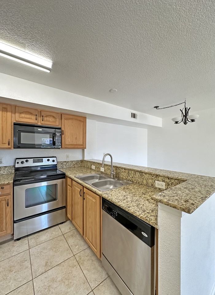 271 Sw Palm Dr #271-104 - Photo 5 of 40