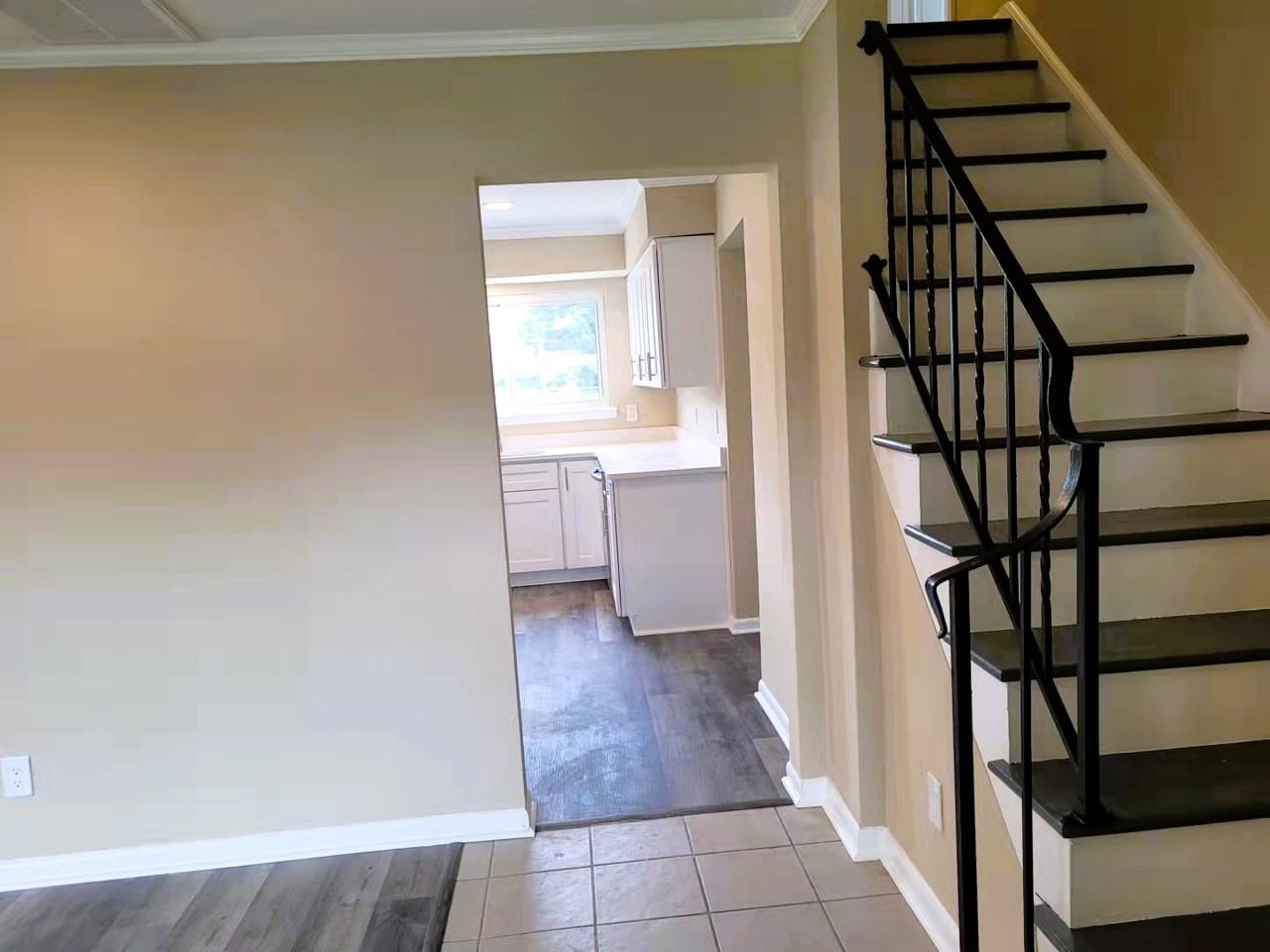 520 Williamsburg Rd #1 - Photo 3 of 37