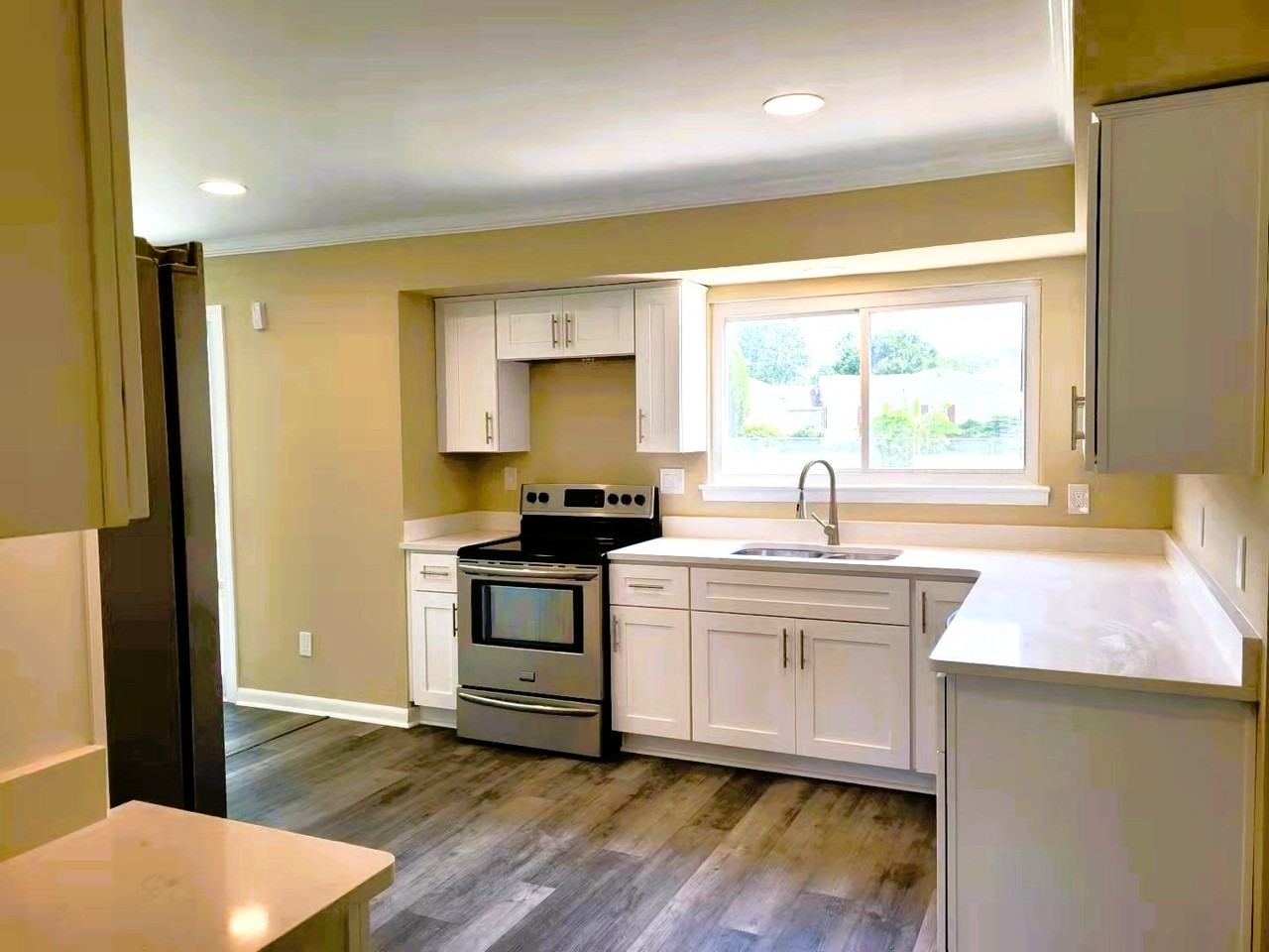 520 Williamsburg Rd #1 - Photo 6 of 37