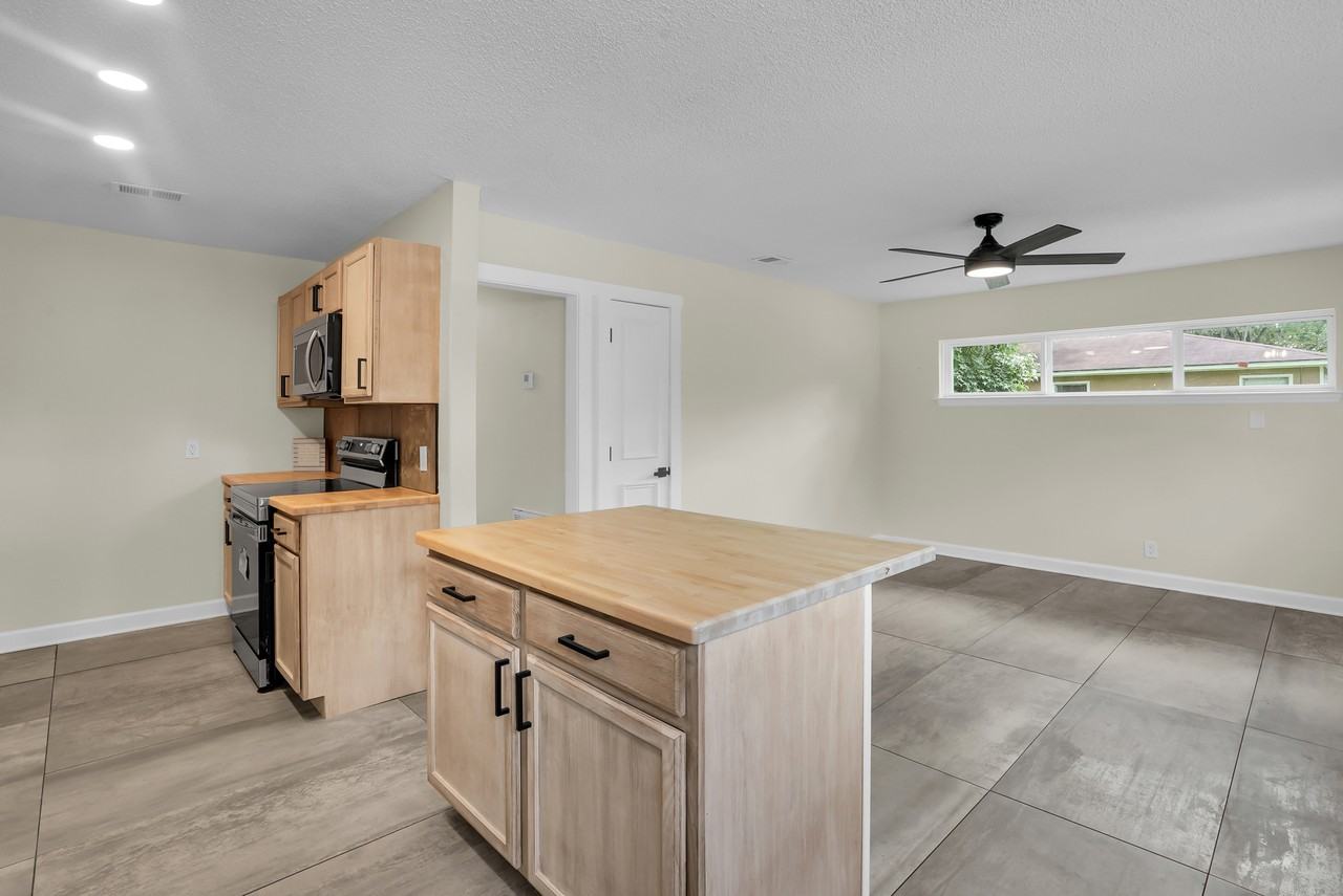 28 Gerald Dr #1 - Photo 4 of 12