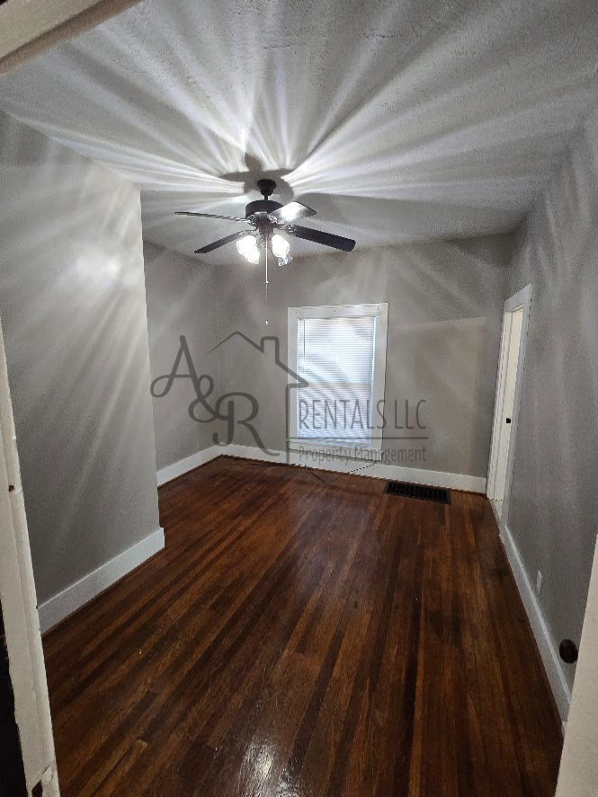 103 E 17th St #1 - Photo 4 of 10