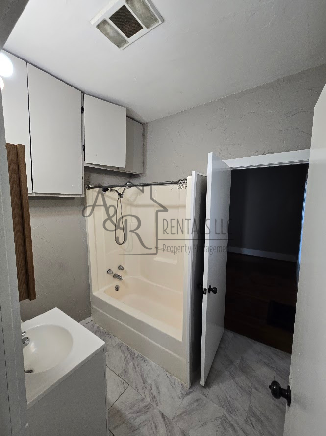 103 E 17th St #1 - Photo 5 of 10