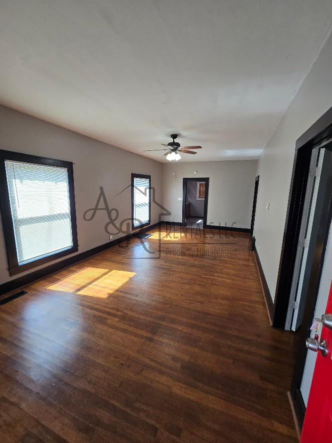 103 E 17th St #1 - Photo 7 of 10