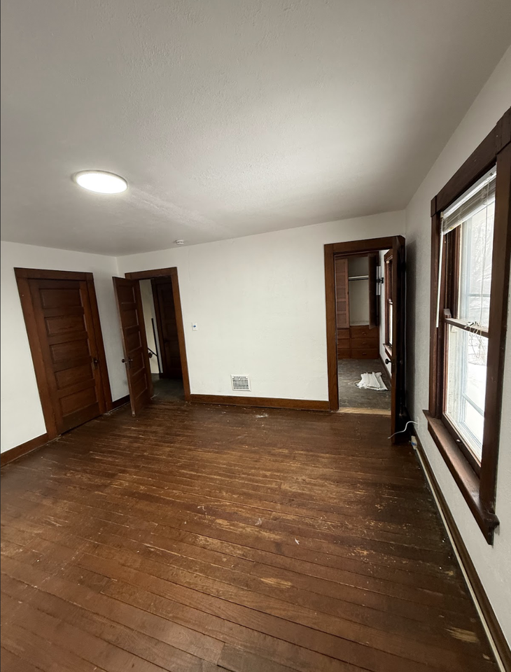 836 Saint Nicholas Ave #1 - Photo 4 of 17