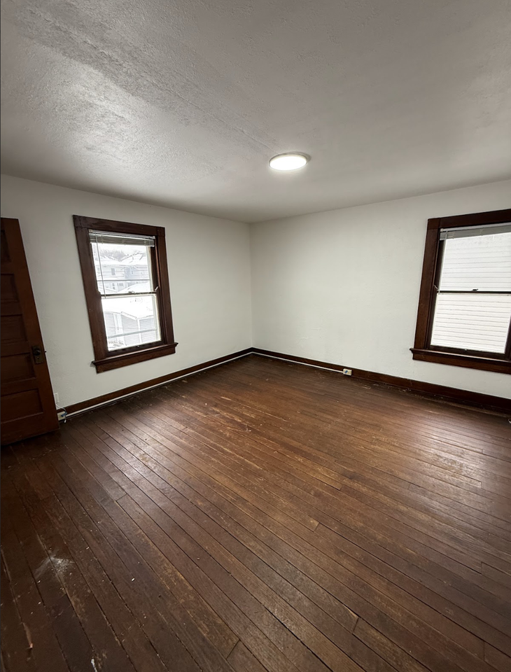 836 Saint Nicholas Ave #1 - Photo 5 of 17