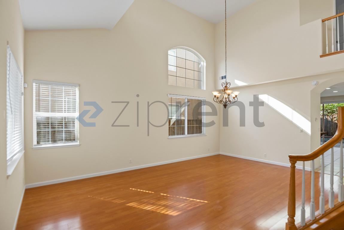 709 Buriat St - Photo 5 of 36