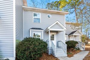 featured image of 1012 Bay Dr #B