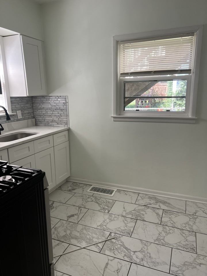 705 Napoleon St #1 - Photo 4 of 27