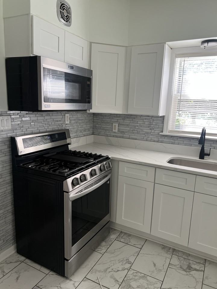 705 Napoleon St #1 - Photo 5 of 27