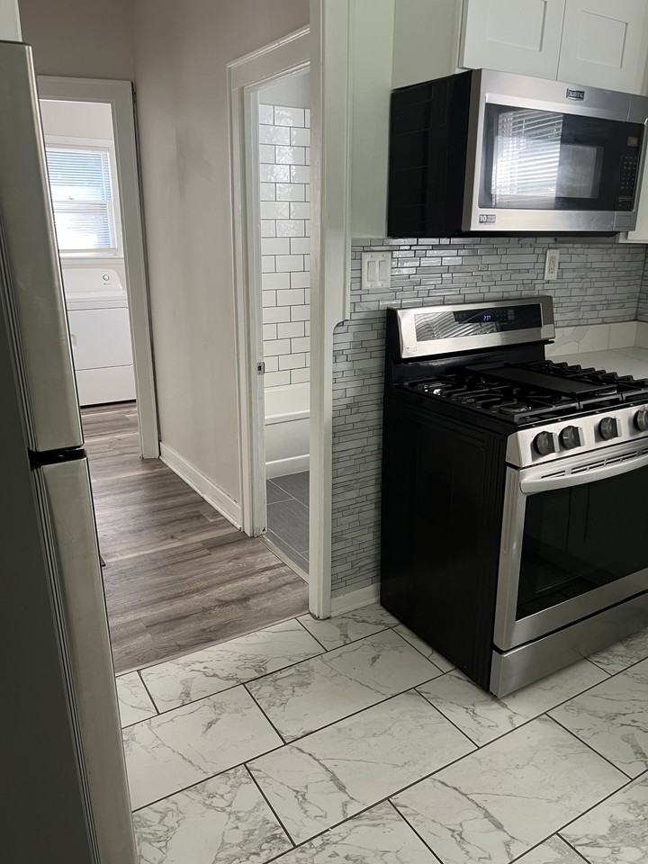 705 Napoleon St #1 - Photo 6 of 27