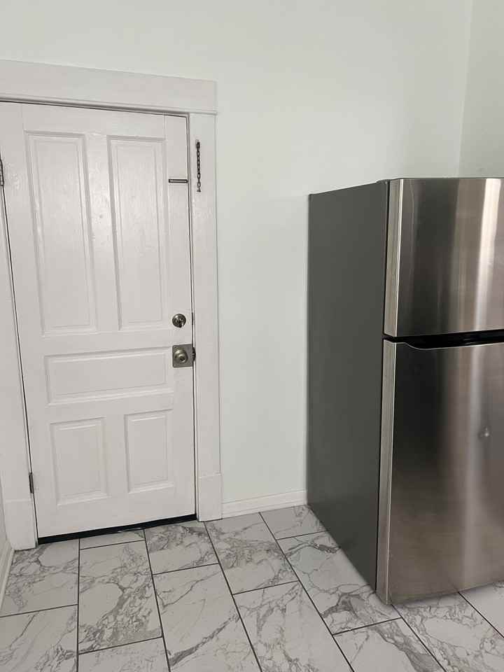 705 Napoleon St #1 - Photo 7 of 27