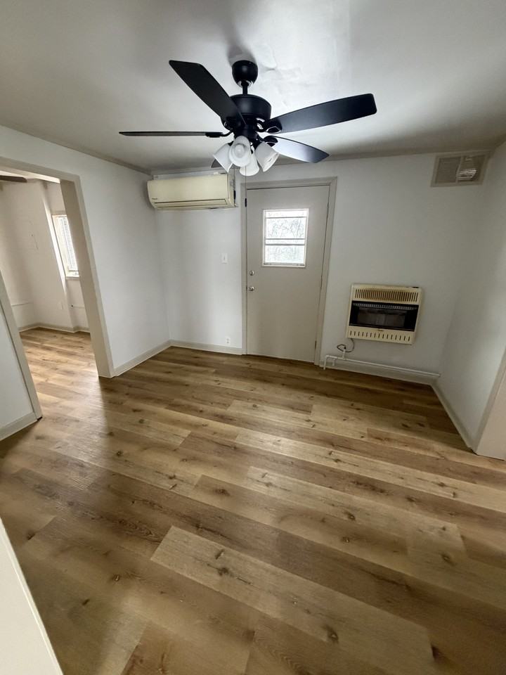 1402 Worth St Sw #1 - Photo 4 of 9