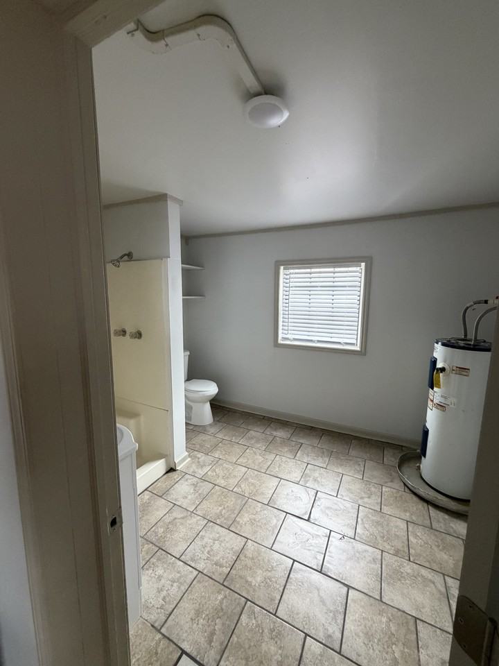 1402 Worth St Sw #1 - Photo 7 of 9