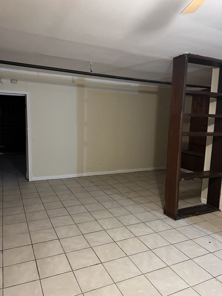 412 E 41st Ave #2 - Photo 2 of 7