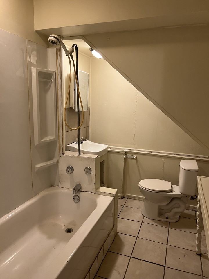 412 E 41st Ave #2 - Photo 3 of 7