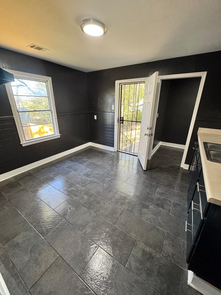 3154 Hopkins Ave #1 - Photo 4 of 18