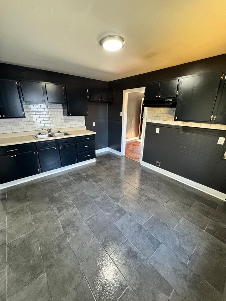 3154 Hopkins Ave #1 - Photo 5 of 18