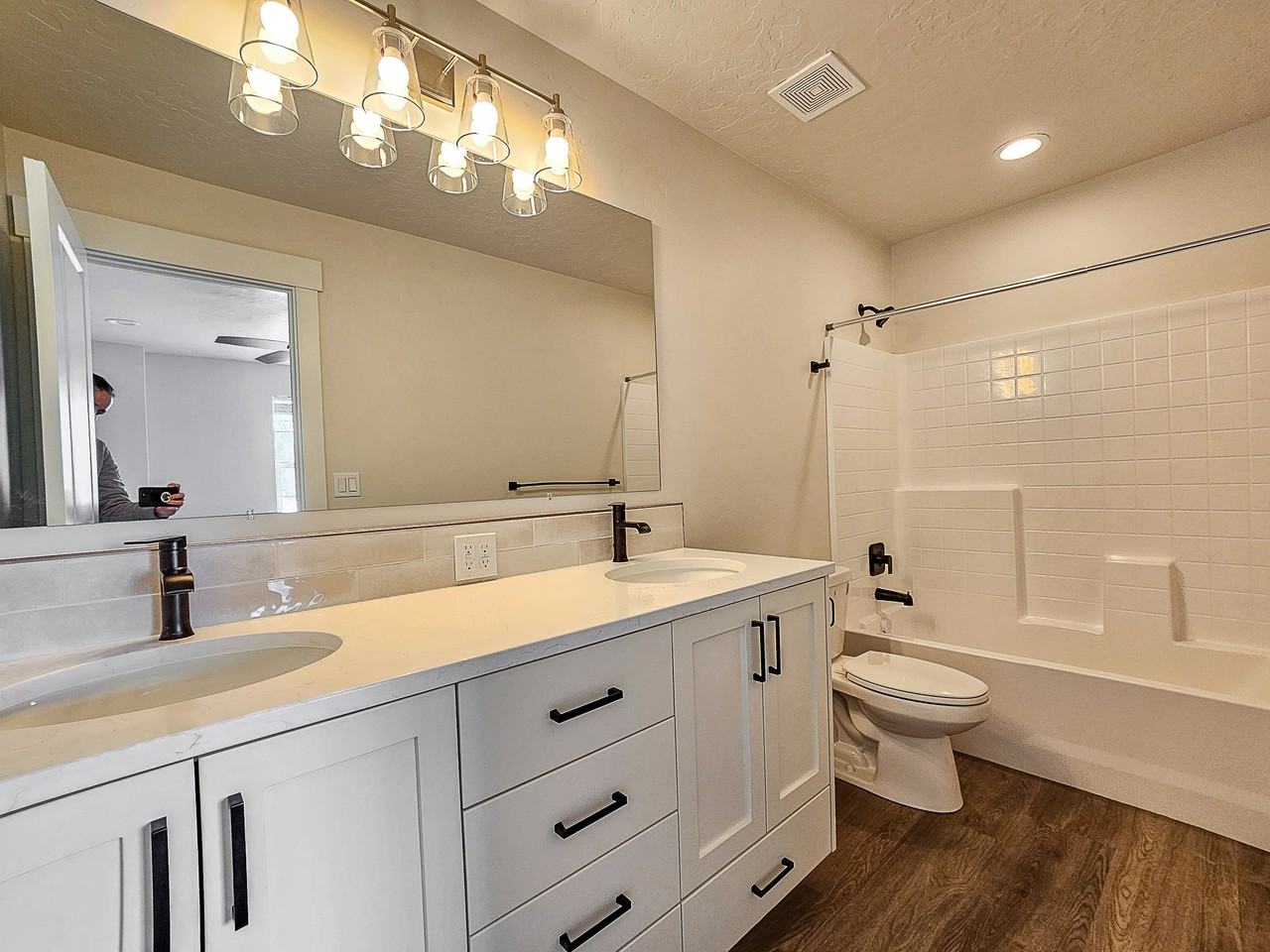 211 E Elm St #211A - Photo 3 of 10