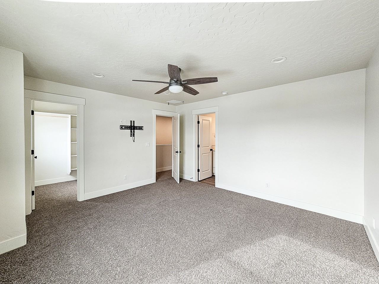 211 E Elm St #211A - Photo 5 of 10