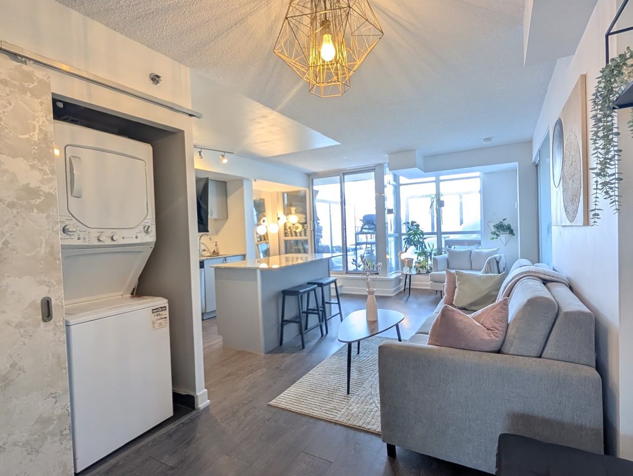 11 Superior Avenue - Photo 3 of 23