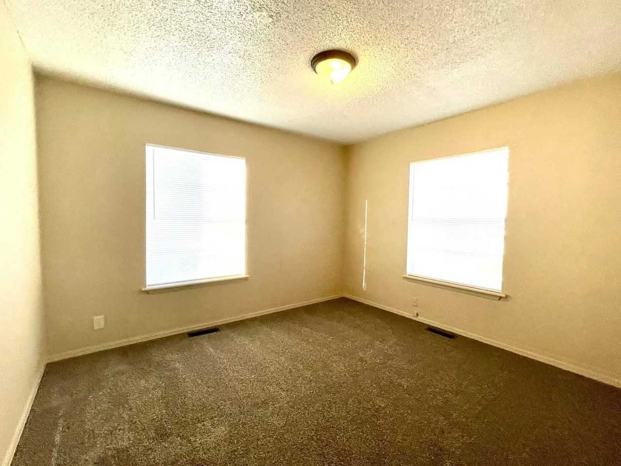 514 9th Ave Nw #1 - Photo 3 of 27