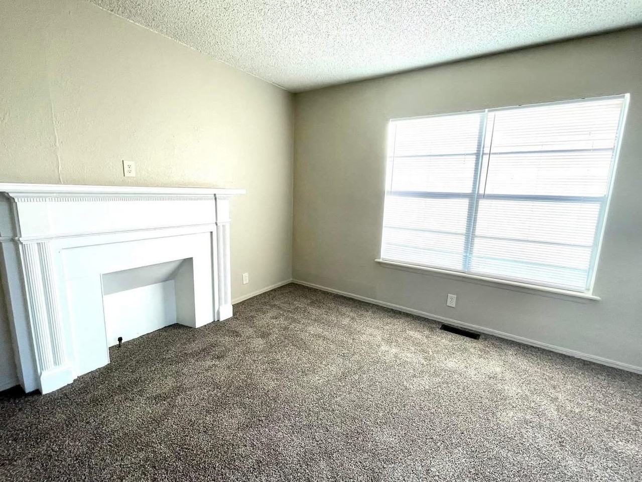 514 9th Ave Nw #1 - Photo 4 of 27