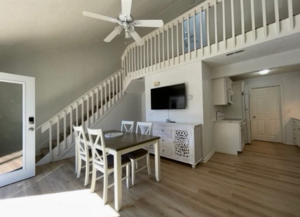 212 11th Avenue South (Costa) - DUnit D #D - Photo 2 of 10