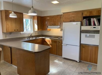 2821 N Weaver Cir #2 - Photo 3 of 8