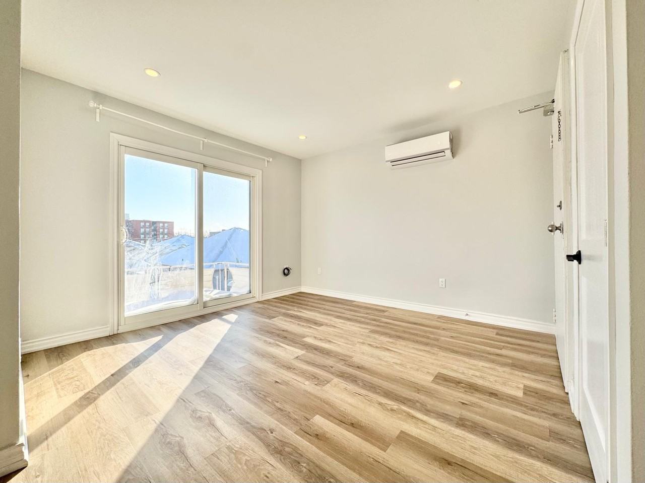 24 Wellington St #9 - Photo 4 of 11