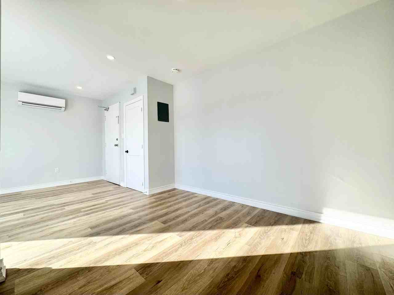 24 Wellington St #9 - Photo 5 of 11