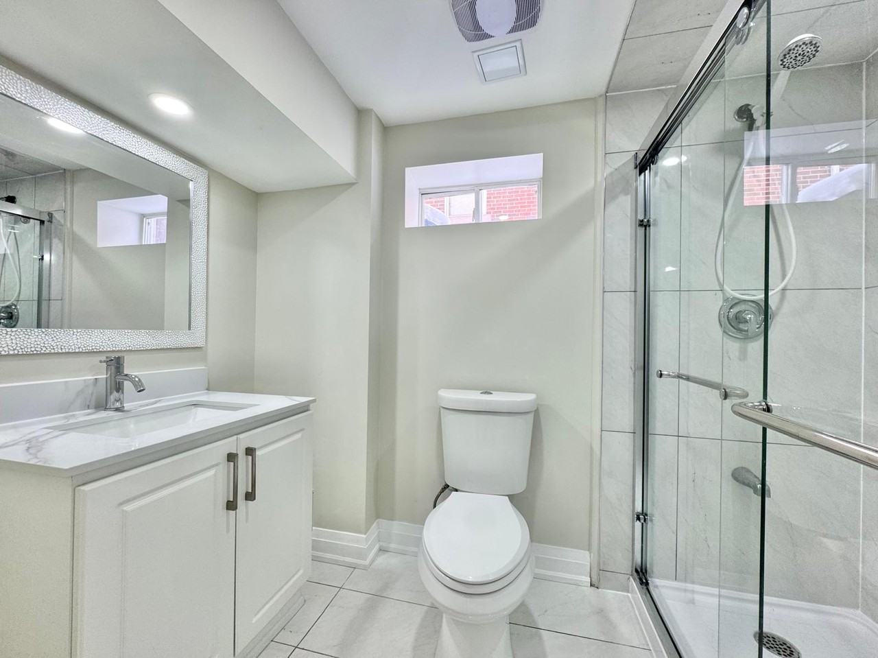 12 Fernwood Cres Lowr - Photo 6 of 10