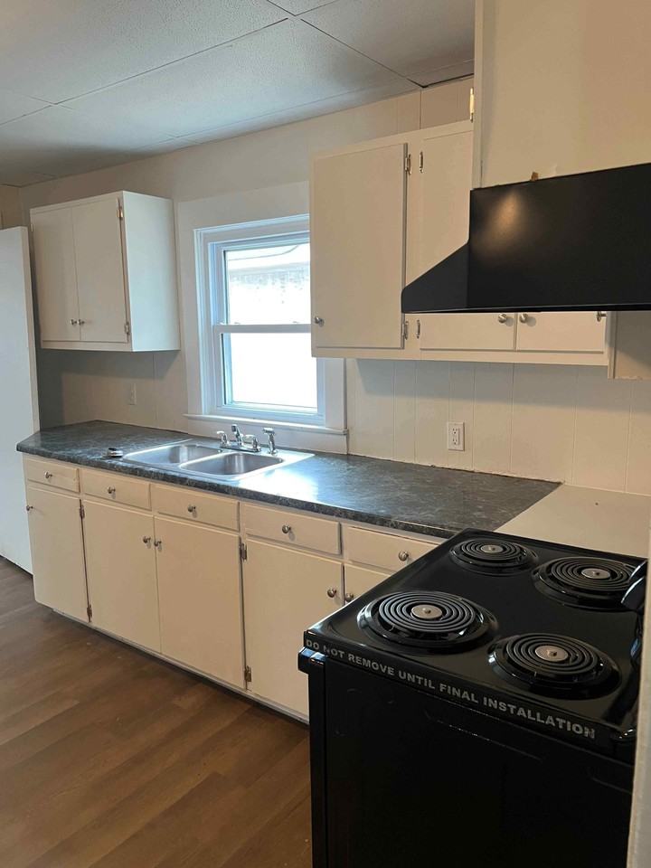 855 College St #1 - Photo 2 of 6