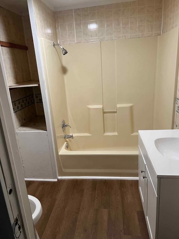 855 College St #1 - Photo 4 of 6