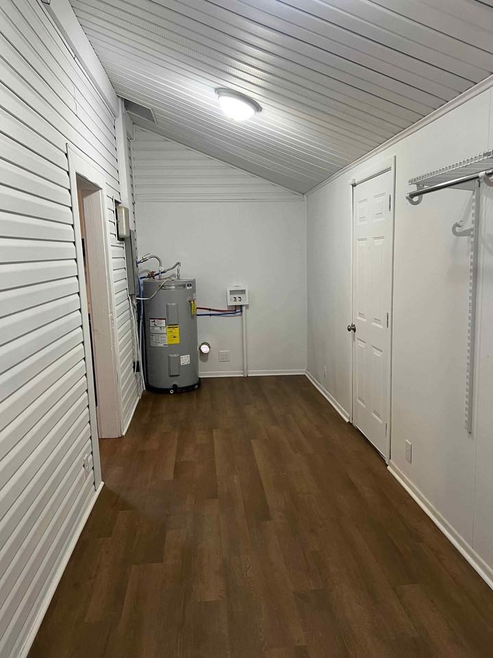 855 College St #1 - Photo 5 of 6