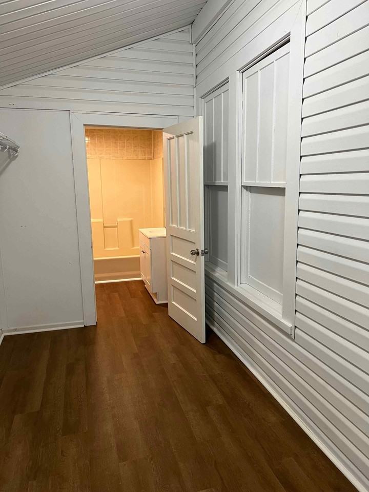 855 College St #1 - Photo 6 of 6