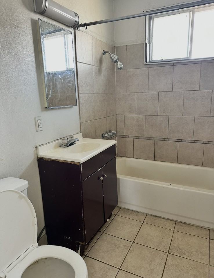 1305 1/2 W 87th St #1305-5 - Photo 6 of 15