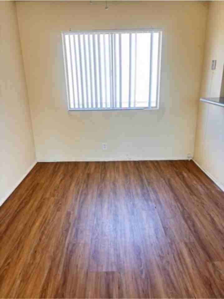 1305 1/2 W 87th St #1305-5 - Photo 7 of 14