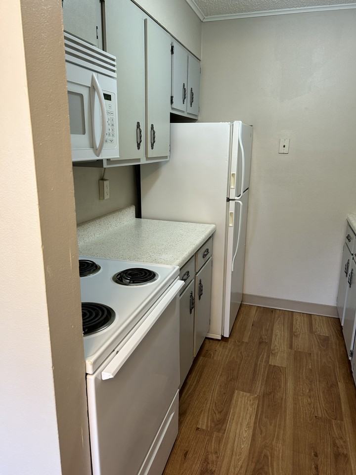 2050 Edgewood Rd Nw #2050-07 - Photo 5 of 11