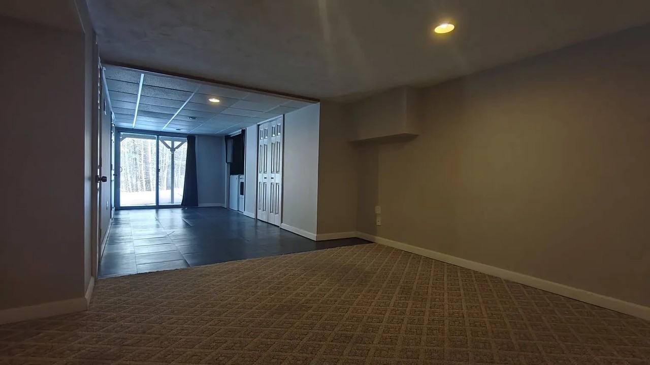 27 Colonial Dr #1 - Photo 7 of 16