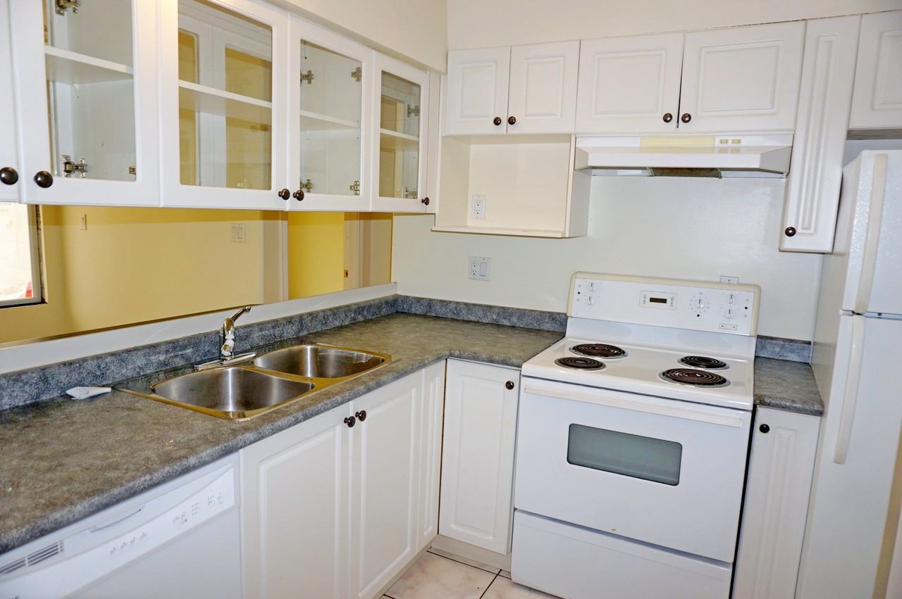 718 East 45th Avenue - Photo 4 of 10