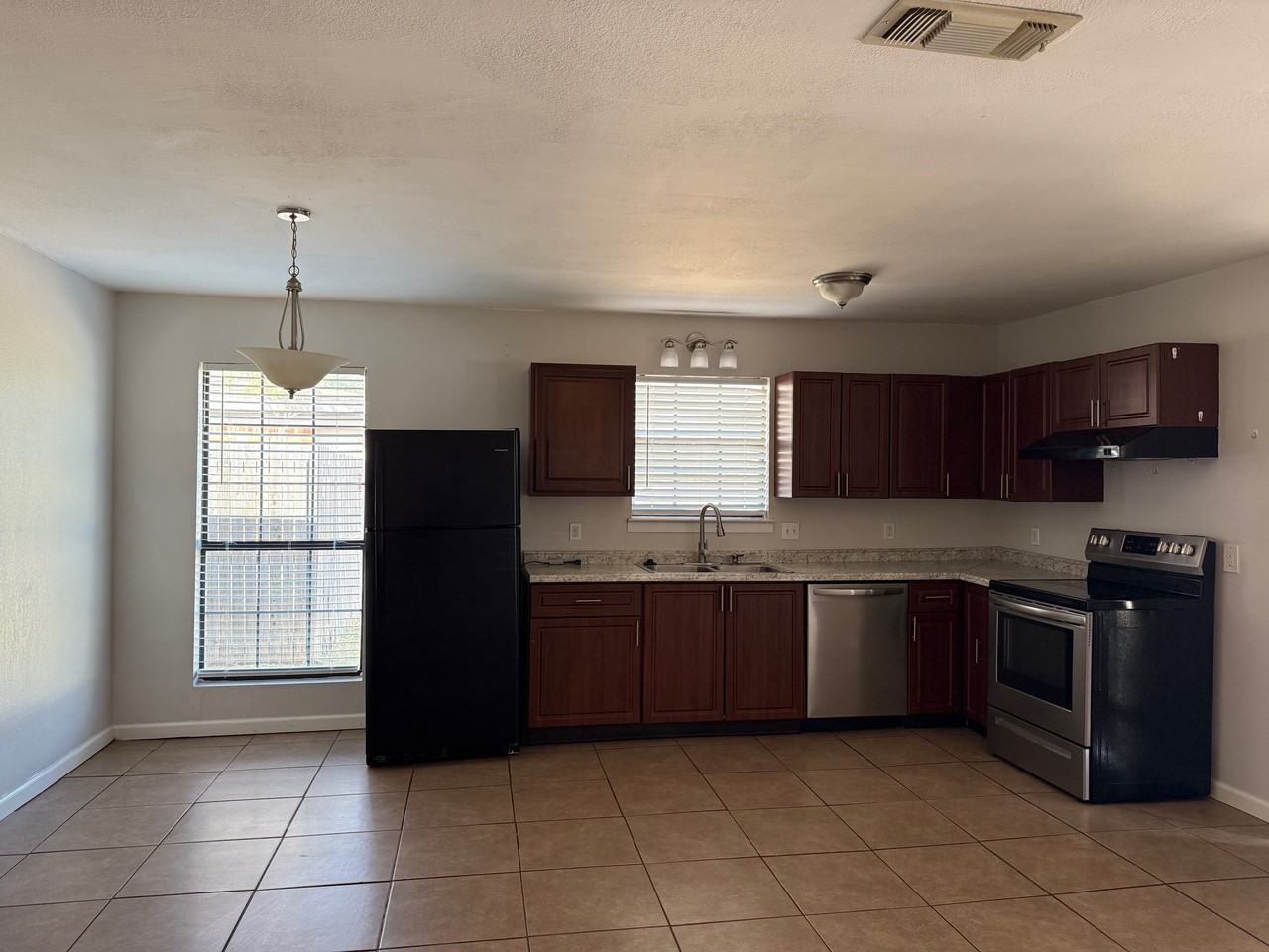 407 W Spruce Avenue - 1Unit B #1 - Photo 2 of 9