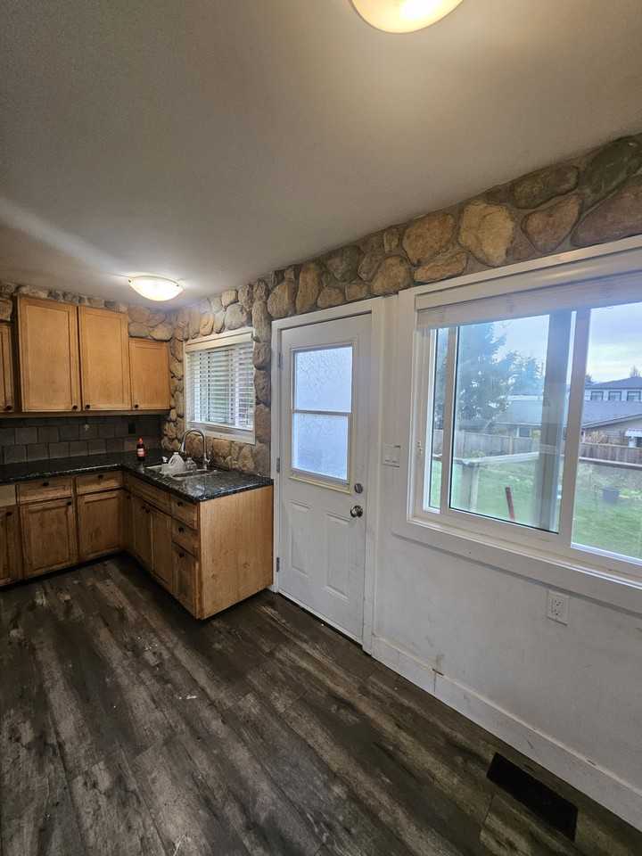 11153 81 Avenue - Photo 4 of 24