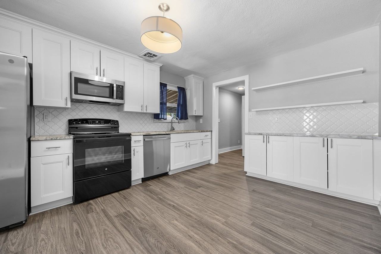 4212 Bart St #1 - Photo 3 of 27