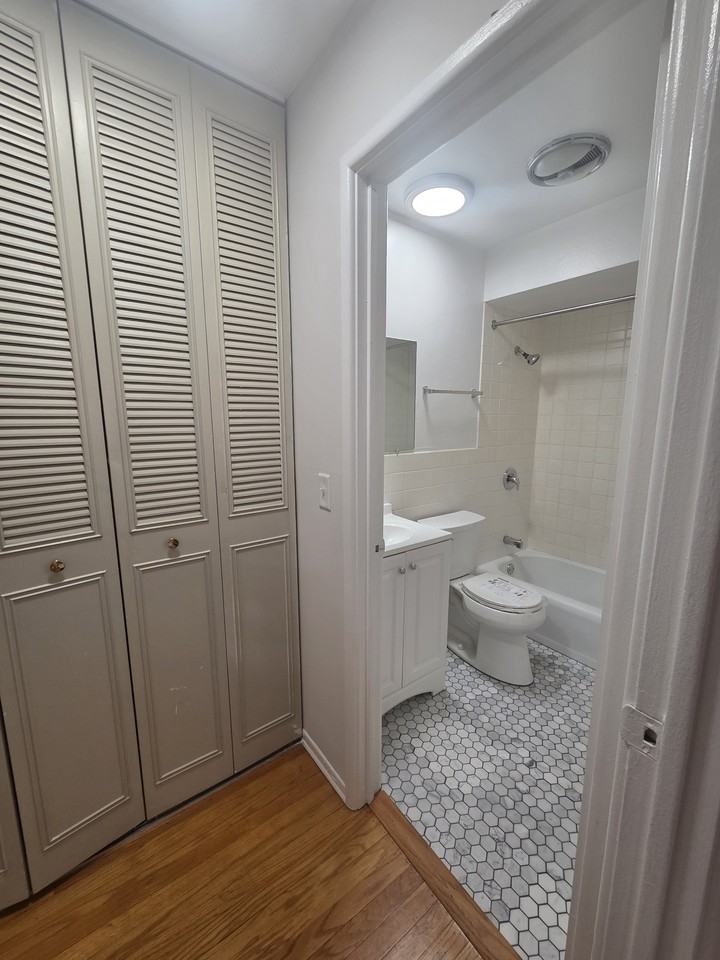 6161 N. Winthrop406 #406 - Photo 4 of 13